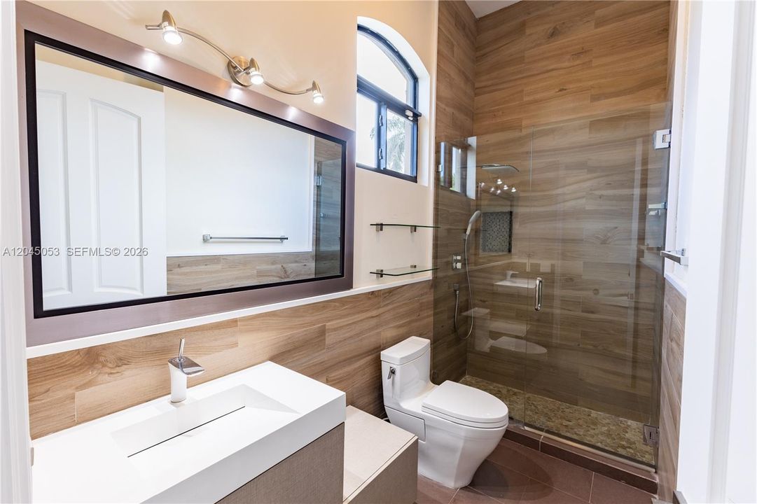 For Sale: $3,500,000 (7 beds, 6 baths, 5789 Square Feet)