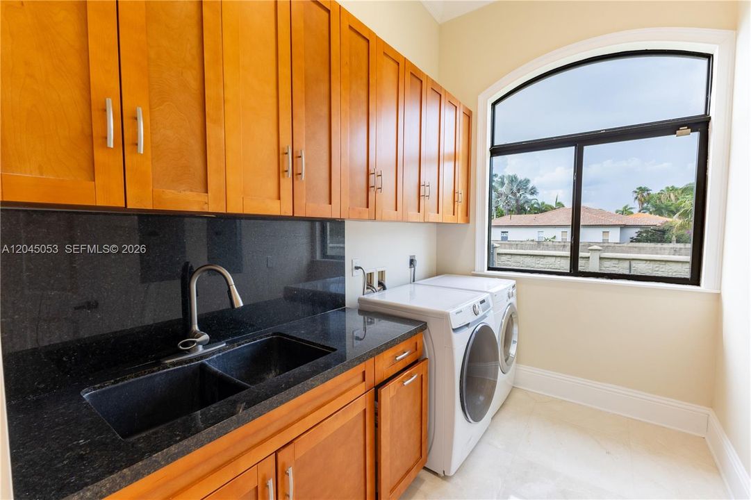 For Sale: $3,500,000 (7 beds, 6 baths, 5789 Square Feet)