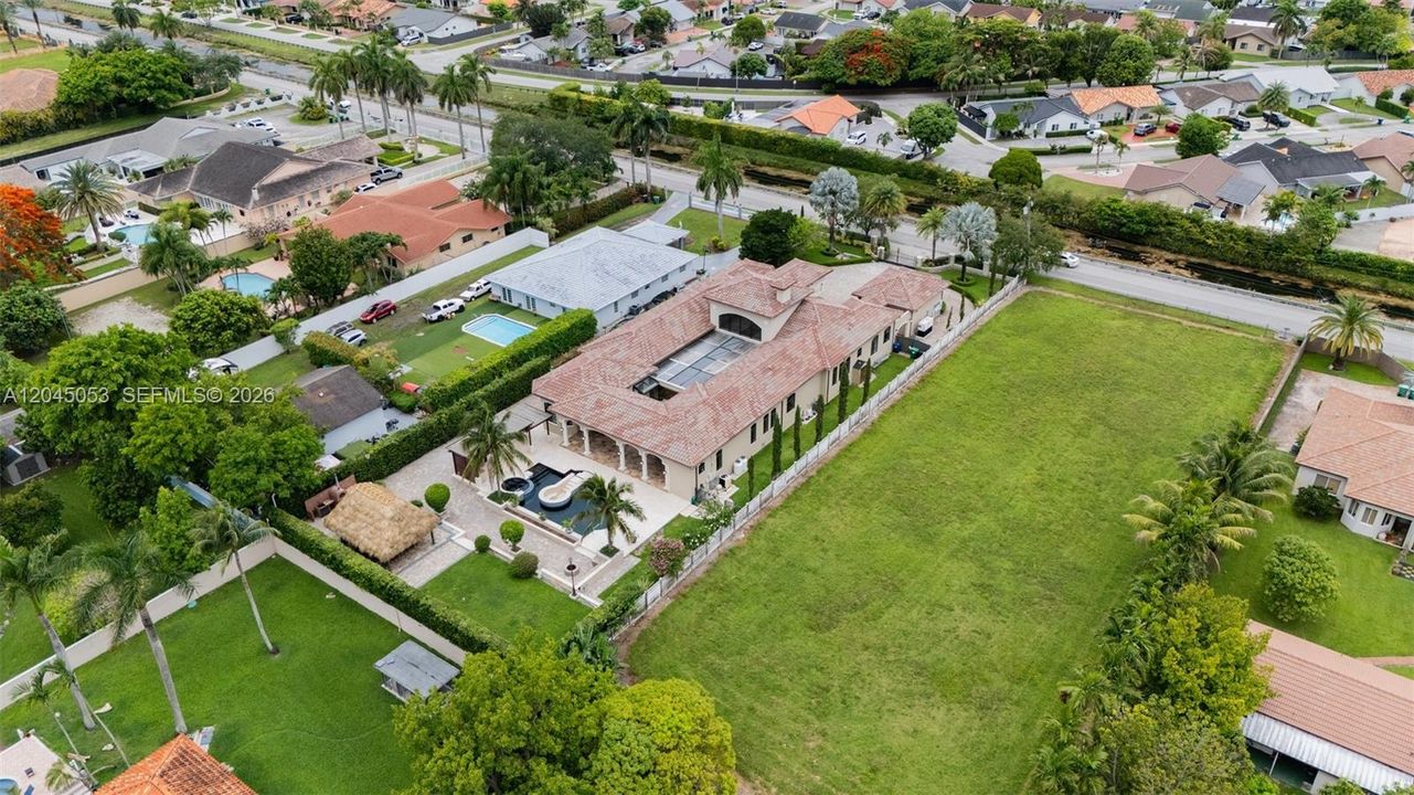 For Sale: $3,500,000 (7 beds, 6 baths, 5789 Square Feet)