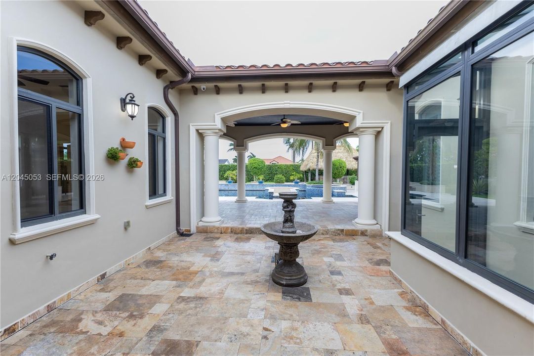 For Sale: $3,500,000 (7 beds, 6 baths, 5789 Square Feet)