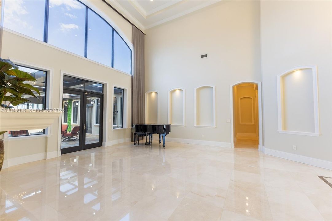 For Sale: $3,500,000 (7 beds, 6 baths, 5789 Square Feet)