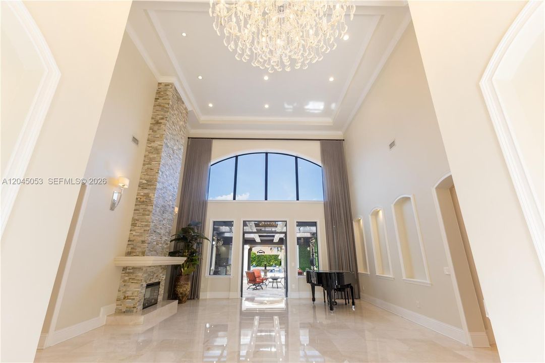 For Sale: $3,500,000 (7 beds, 6 baths, 5789 Square Feet)