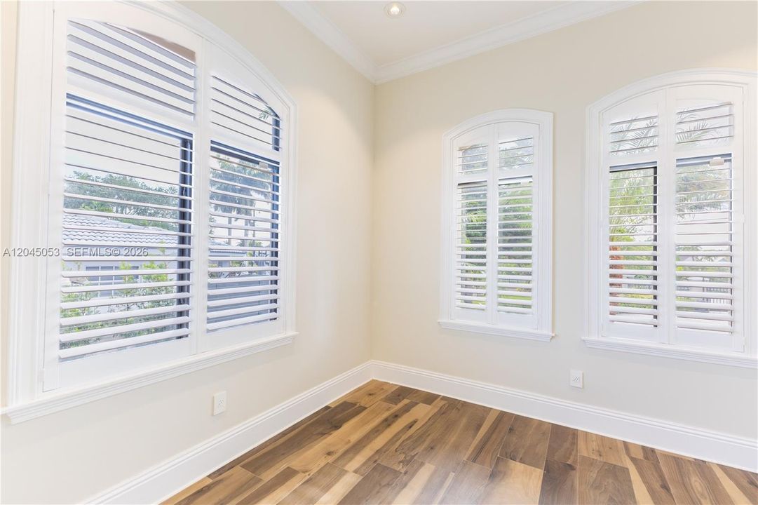 For Sale: $3,500,000 (7 beds, 6 baths, 5789 Square Feet)