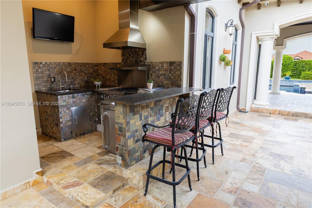 For Sale: $3,500,000 (7 beds, 6 baths, 5789 Square Feet)