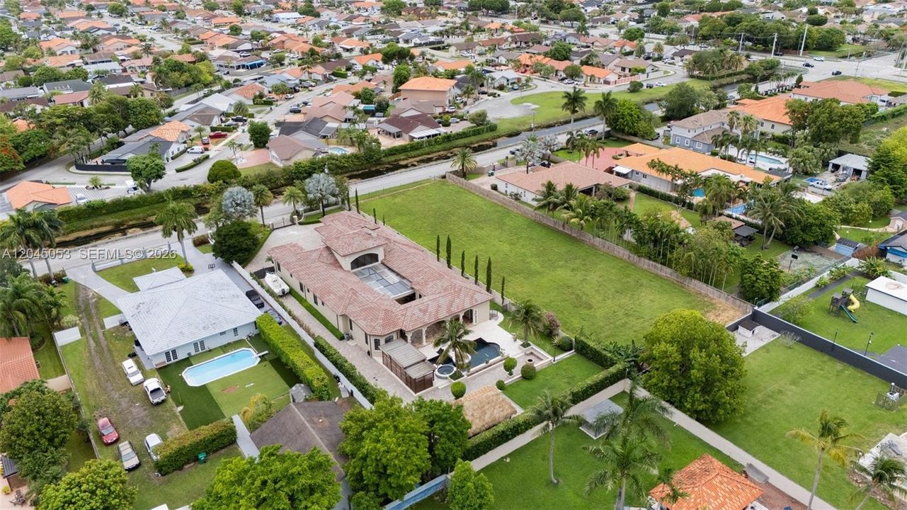 For Sale: $3,500,000 (7 beds, 6 baths, 5789 Square Feet)