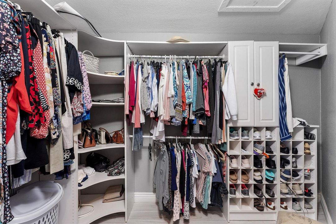 Walk-in closet_Primary Bedroom