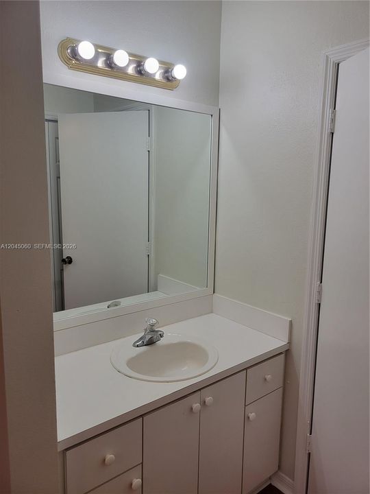 В аренду: $2,350 (2 спален, 2 ванн, 1100 Квадратных фут)