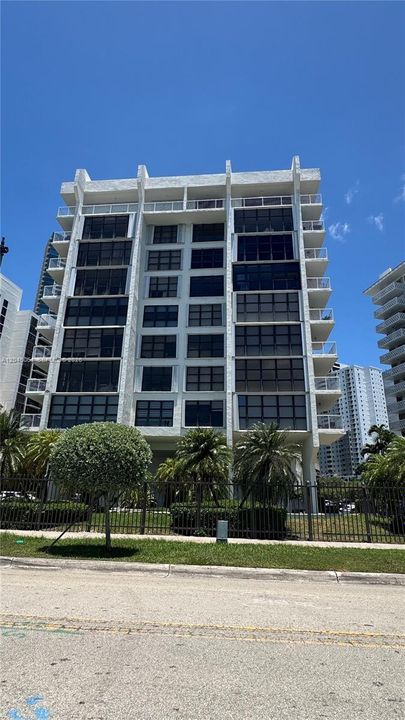For Rent: $2,750 (1 beds, 1 baths, 750 Square Feet)