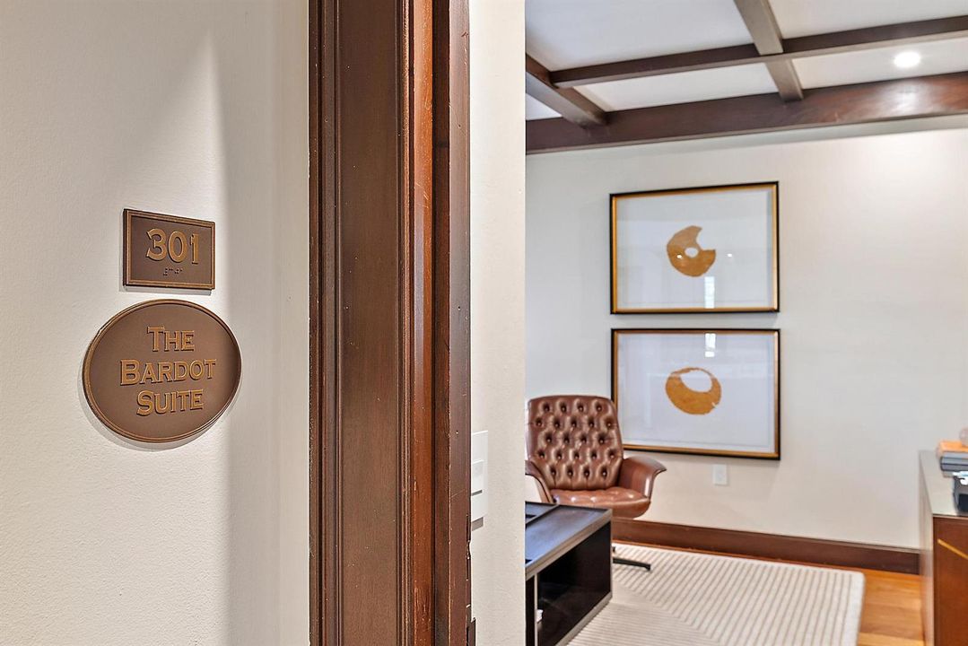 301 Australian Ave unit 301--1