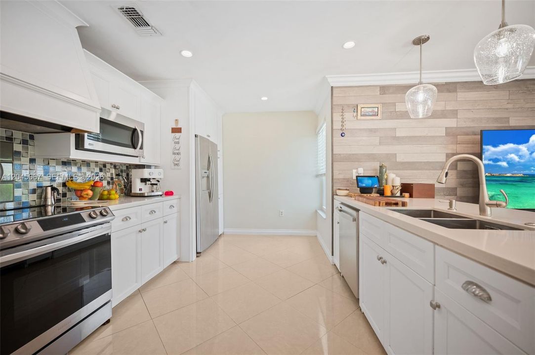 Newer cabinets with pantry