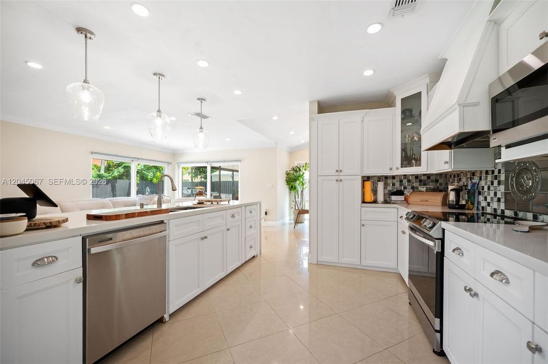 Open Kitchen, stainless steel appliances