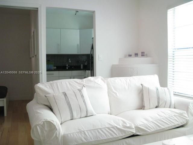 For Rent: $1,850 (1 beds, 1 baths, 465 Square Feet)