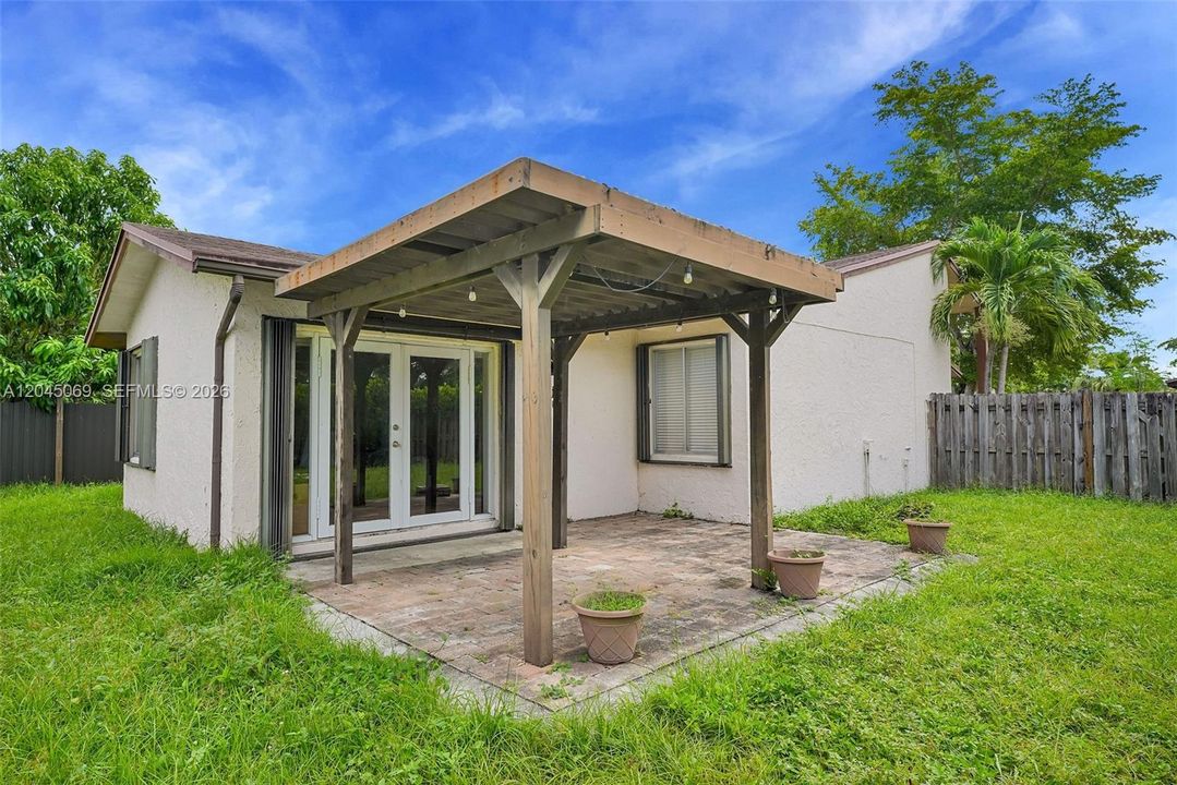 For Sale: $599,000 (3 beds, 2 baths, 1514 Square Feet)