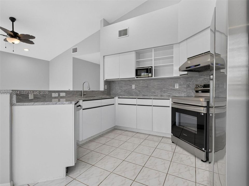 En Venta: $785,000 (3 camas, 2 baños, 1777 Pies cuadrados)