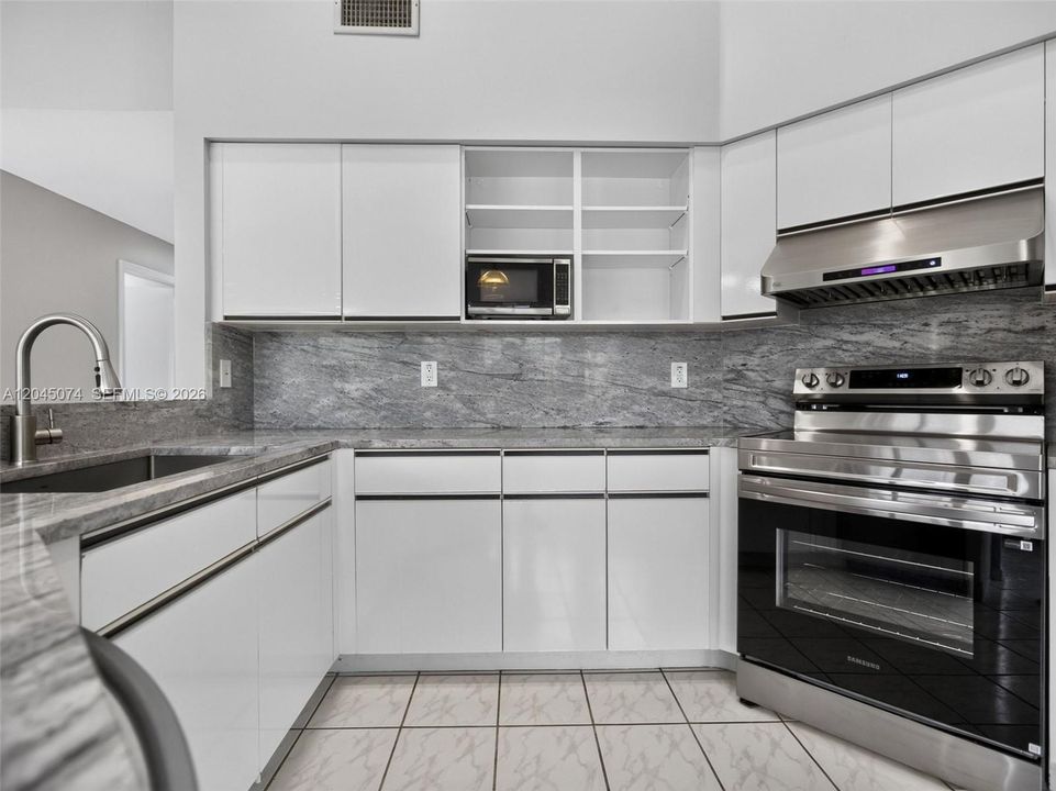 En Venta: $785,000 (3 camas, 2 baños, 1777 Pies cuadrados)