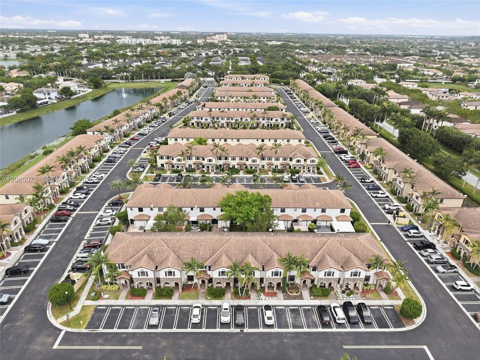 En Venta: $332,000 (2 camas, 2 baños, 1224 Pies cuadrados)