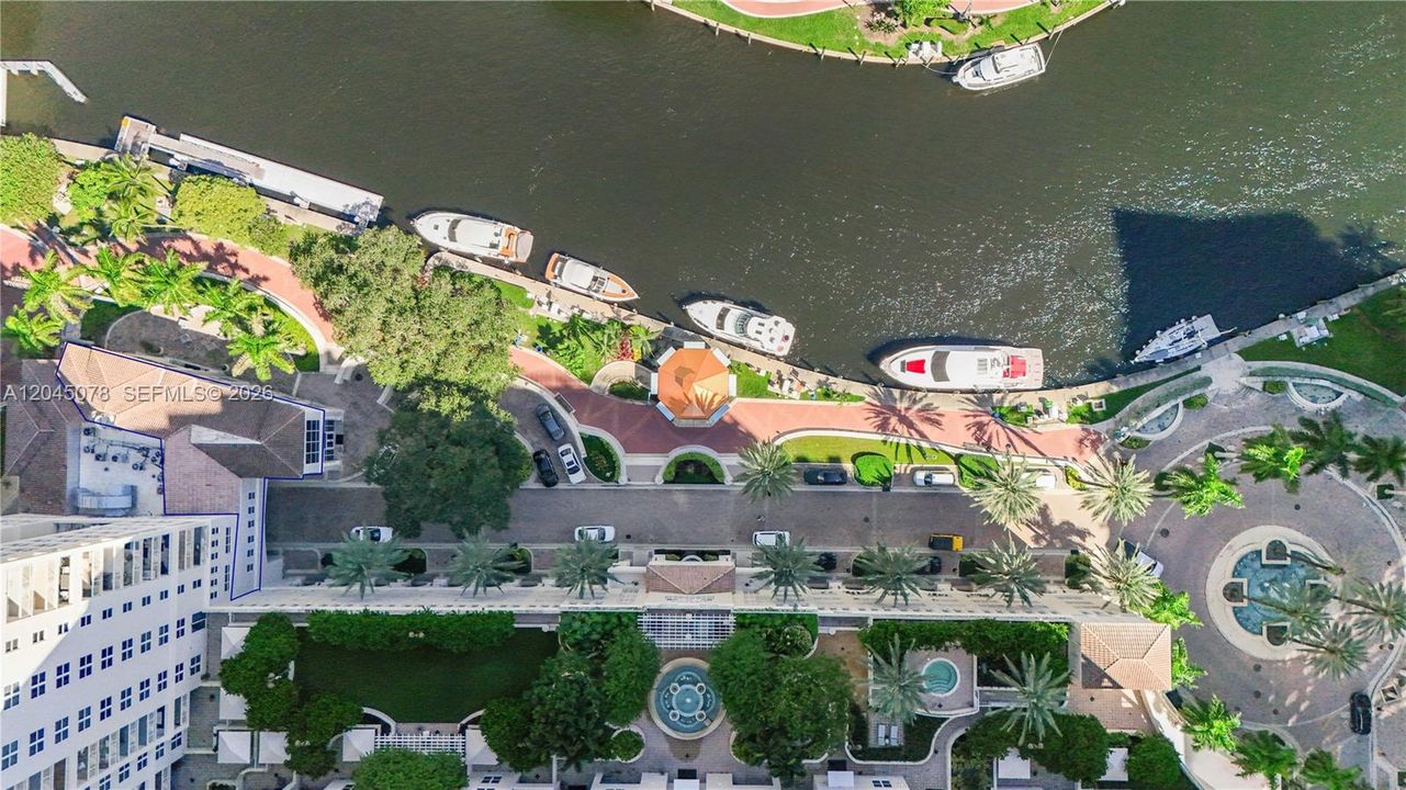 На продажу: $1,700,000 (9 спален, 2 ванн, 1361 Квадратных фут)