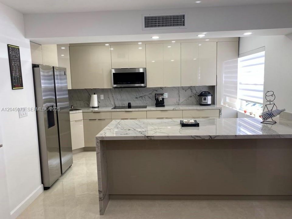 В аренду: $2,495 (2 спален, 1 ванн, 940 Квадратных фут)