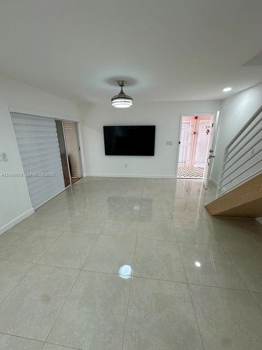 В аренду: $2,495 (2 спален, 1 ванн, 940 Квадратных фут)