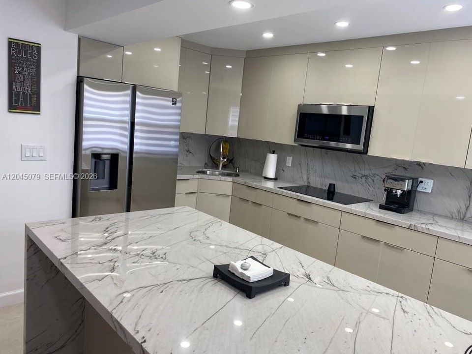 В аренду: $2,495 (2 спален, 1 ванн, 940 Квадратных фут)
