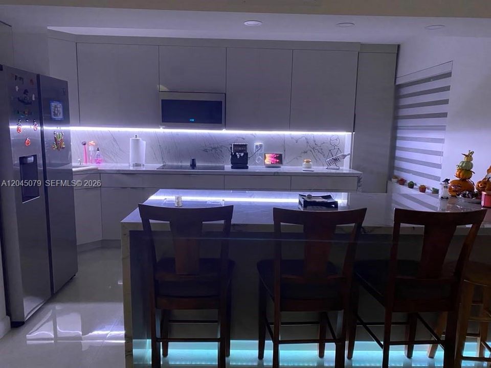 В аренду: $2,495 (2 спален, 1 ванн, 940 Квадратных фут)