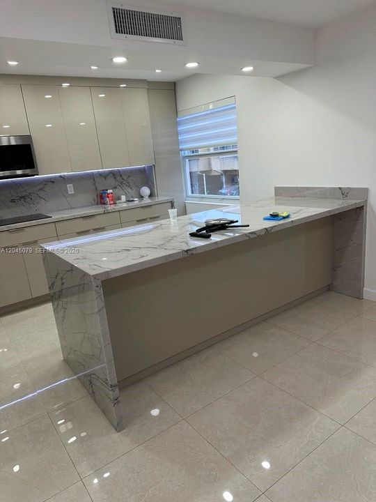 В аренду: $2,495 (2 спален, 1 ванн, 940 Квадратных фут)