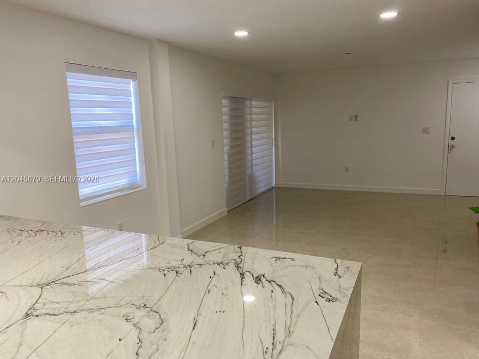 В аренду: $2,495 (2 спален, 1 ванн, 940 Квадратных фут)