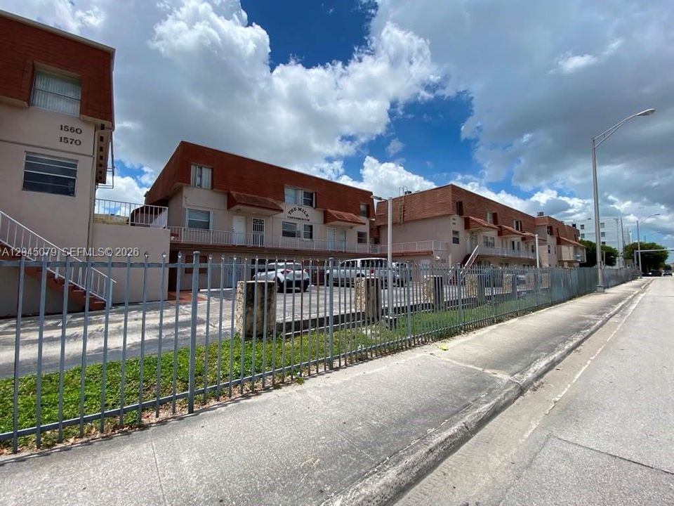 В аренду: $2,495 (2 спален, 1 ванн, 940 Квадратных фут)