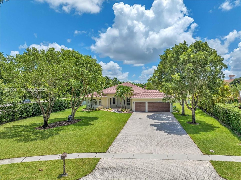 For Rent: $7,750 (5 beds, 3 baths, 3363 Square Feet)