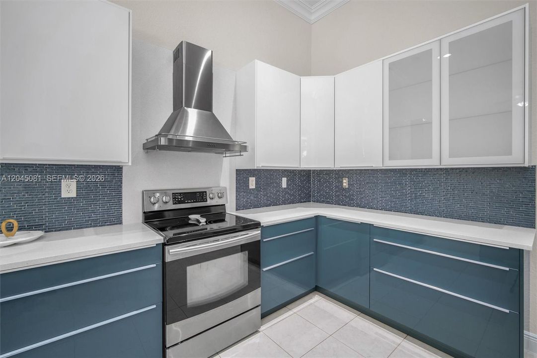 For Rent: $7,750 (5 beds, 3 baths, 3363 Square Feet)