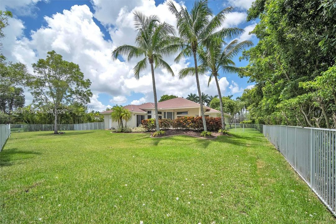 For Rent: $7,750 (5 beds, 3 baths, 3363 Square Feet)