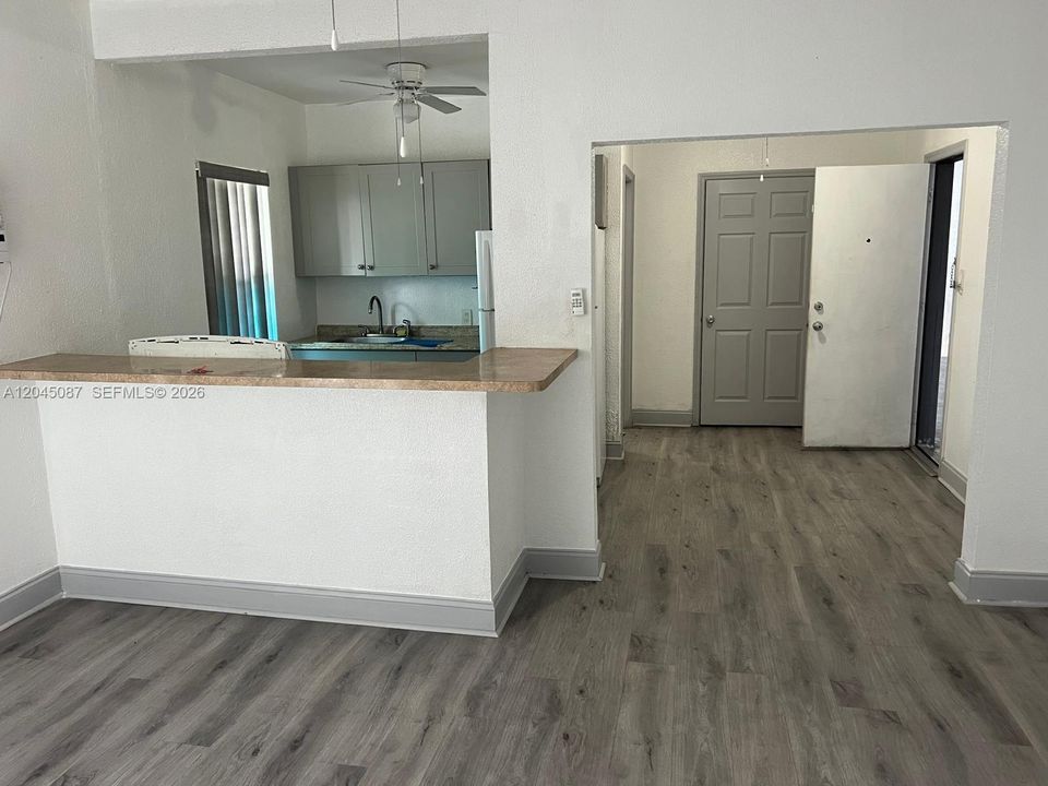For Rent: $1,550 (1 beds, 1 baths, 555 Square Feet)