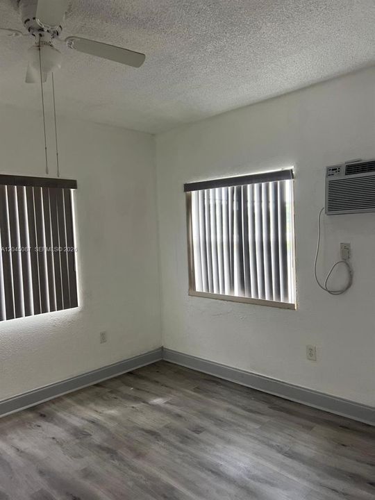 For Rent: $1,550 (1 beds, 1 baths, 555 Square Feet)
