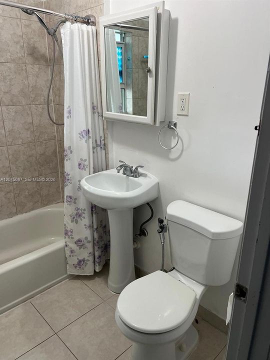 For Rent: $1,550 (1 beds, 1 baths, 555 Square Feet)