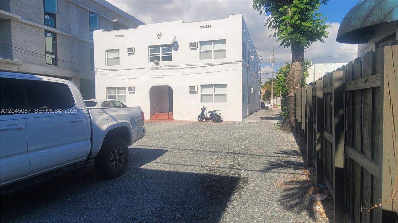 For Rent: $1,550 (1 beds, 1 baths, 555 Square Feet)