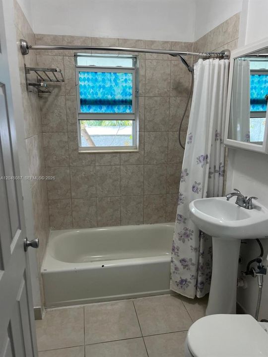 For Rent: $1,550 (1 beds, 1 baths, 555 Square Feet)