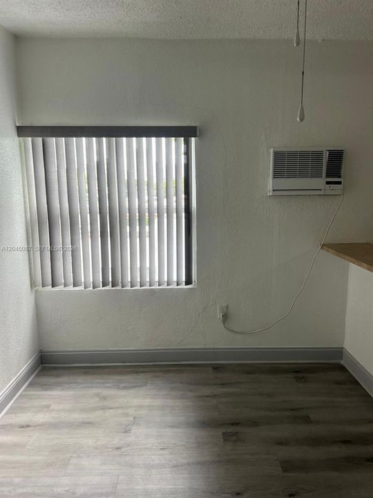 For Rent: $1,550 (1 beds, 1 baths, 555 Square Feet)