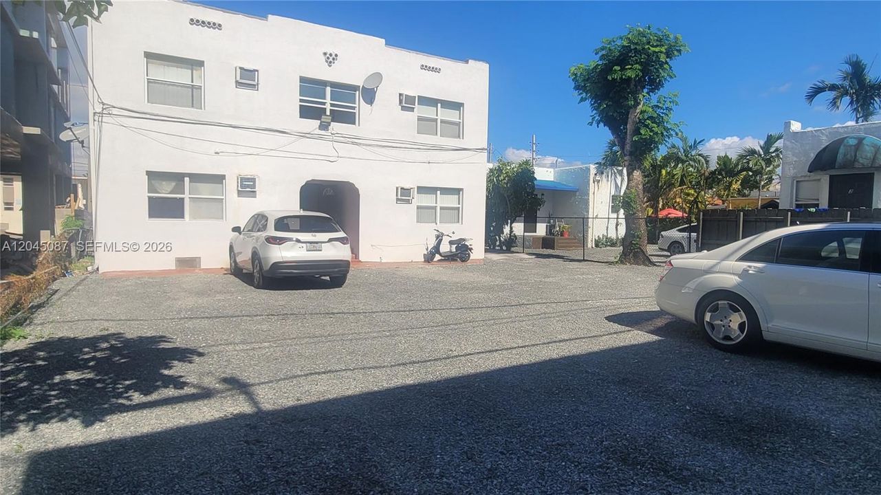 For Rent: $1,550 (1 beds, 1 baths, 555 Square Feet)