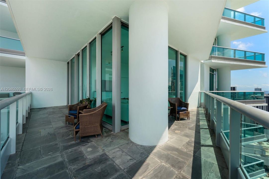 For Rent: $5,950 (2 beds, 2 baths, 1237 Square Feet)
