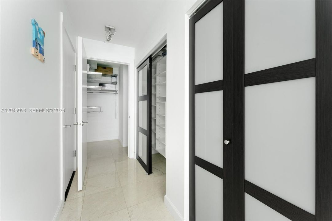 For Rent: $5,950 (2 beds, 2 baths, 1237 Square Feet)