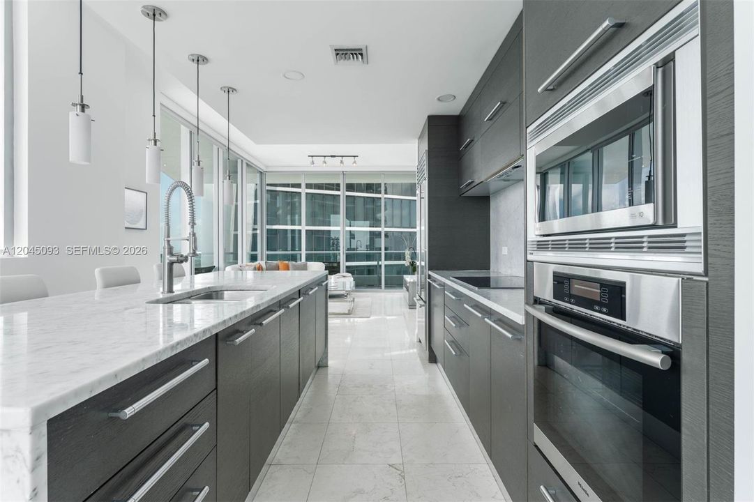 For Rent: $5,950 (2 beds, 2 baths, 1237 Square Feet)
