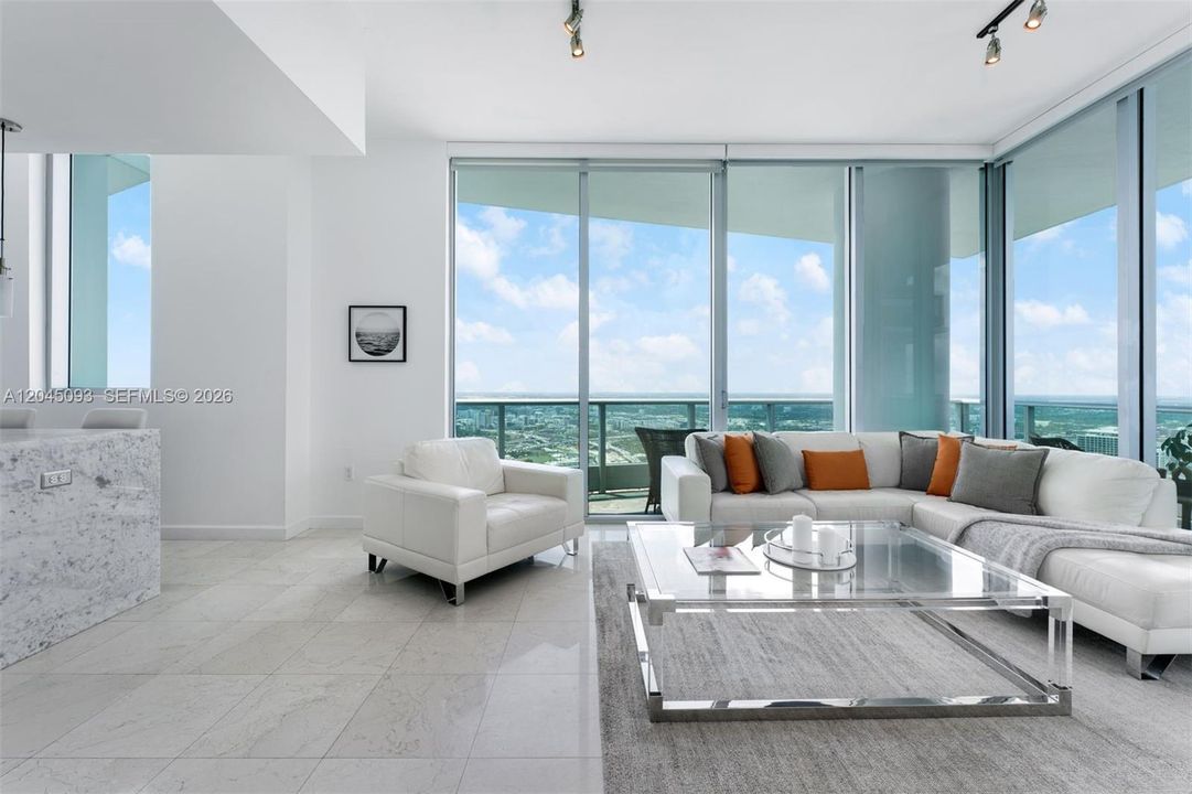 For Rent: $5,950 (2 beds, 2 baths, 1237 Square Feet)