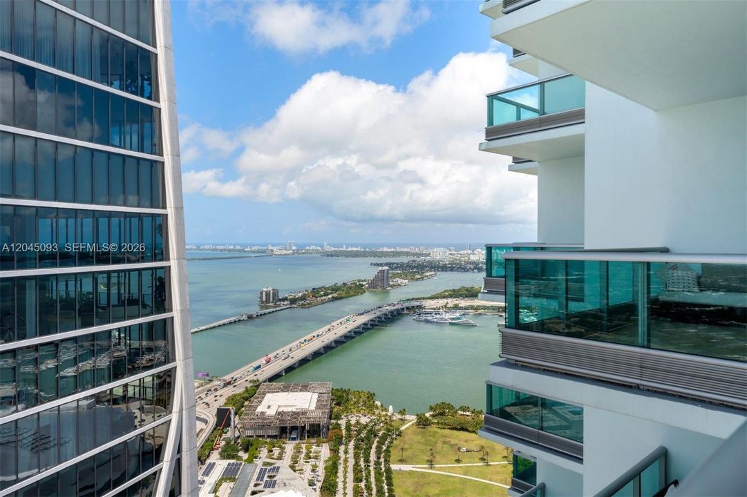 For Rent: $5,950 (2 beds, 2 baths, 1237 Square Feet)