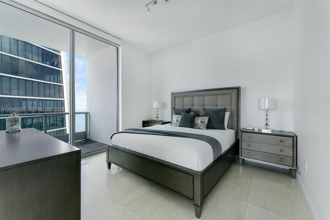 For Rent: $5,950 (2 beds, 2 baths, 1237 Square Feet)
