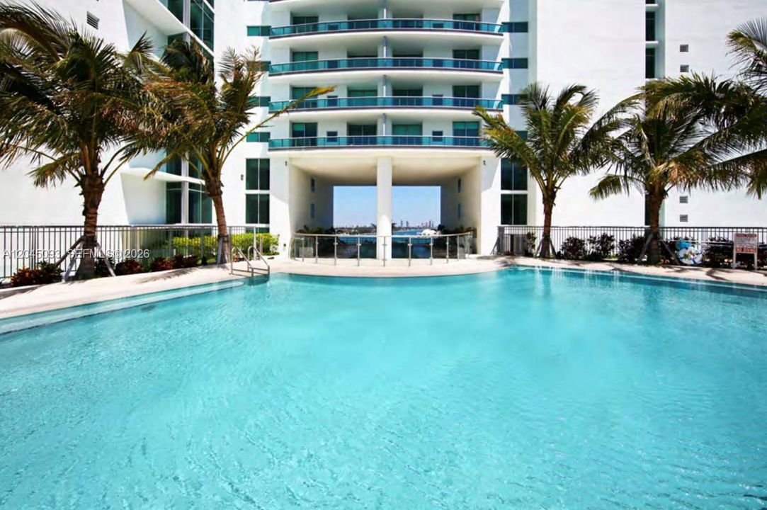 For Rent: $5,950 (2 beds, 2 baths, 1237 Square Feet)