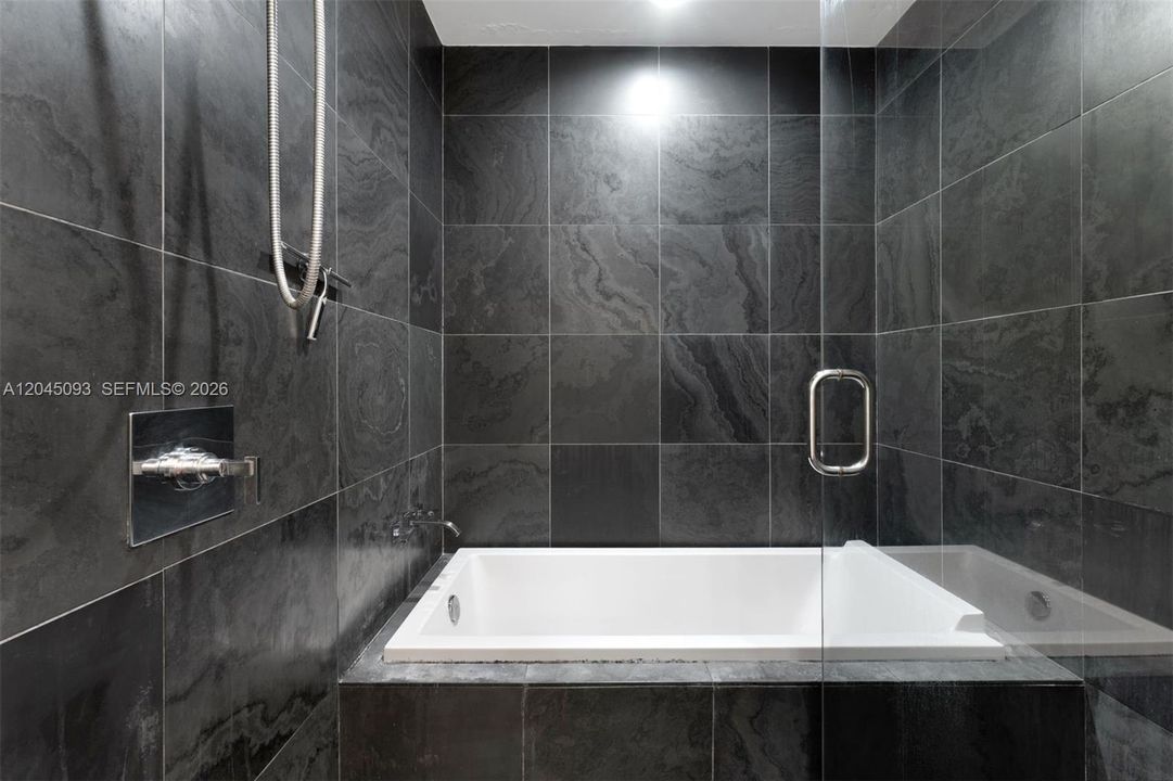 For Rent: $5,950 (2 beds, 2 baths, 1237 Square Feet)