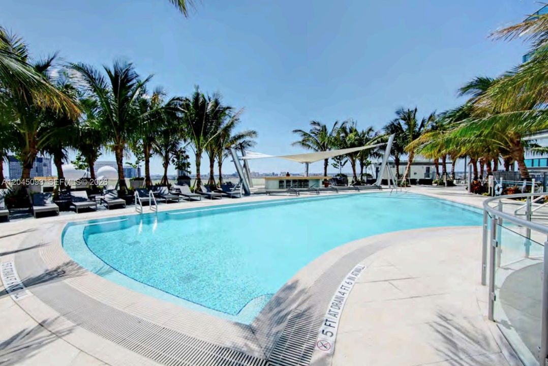 For Rent: $5,950 (2 beds, 2 baths, 1237 Square Feet)