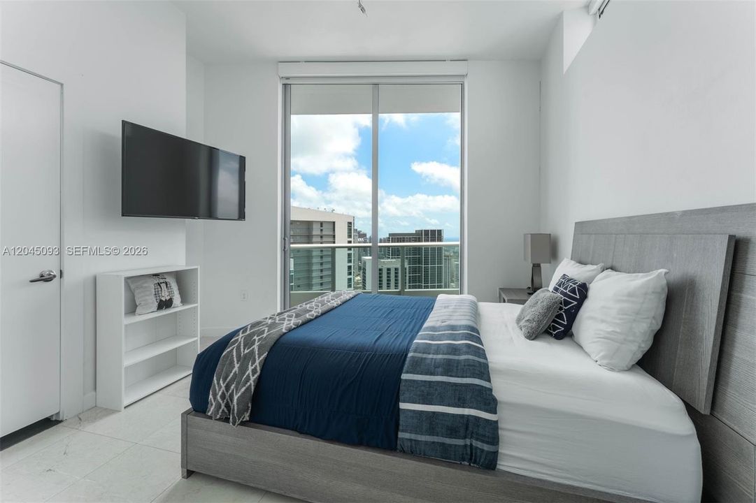 For Rent: $5,950 (2 beds, 2 baths, 1237 Square Feet)