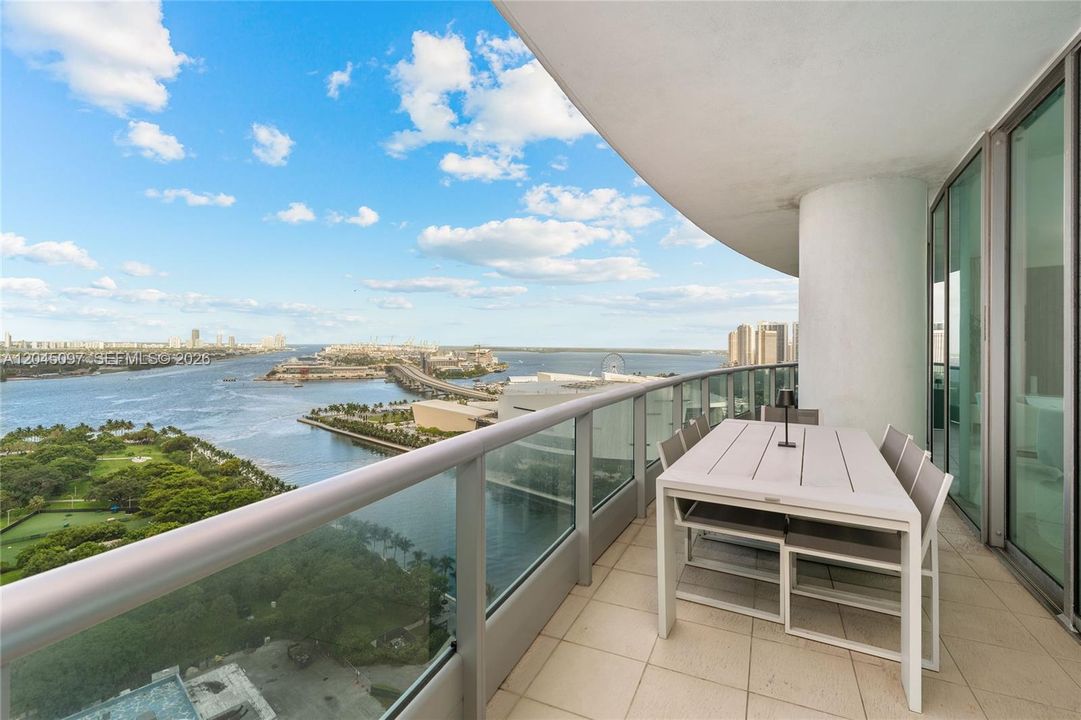 Active With Contract: $1,975,000 (3 beds, 4 baths, 2145 Square Feet)
