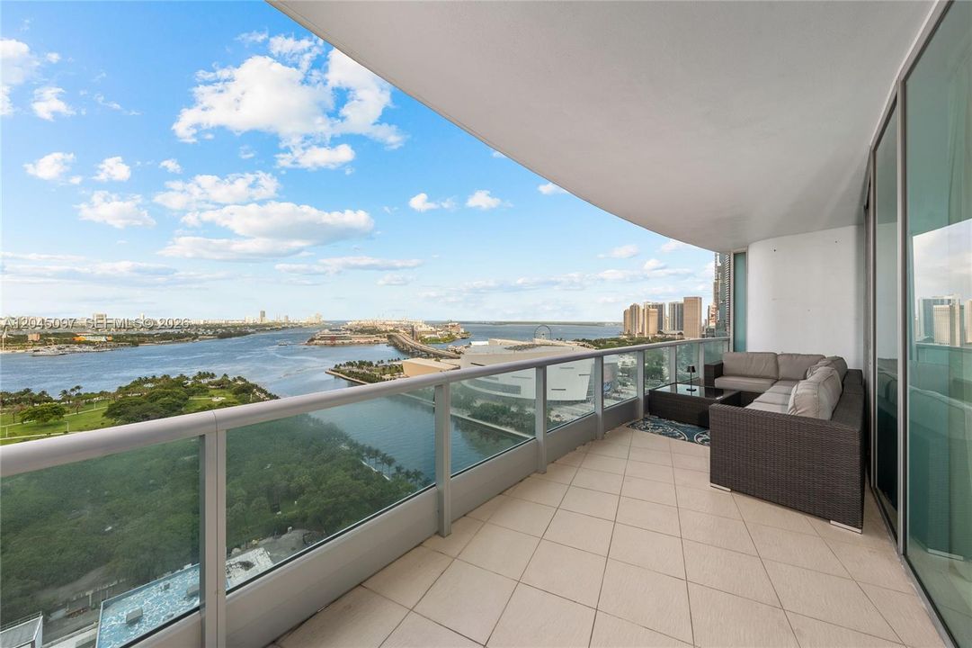 Active With Contract: $1,975,000 (3 beds, 4 baths, 2145 Square Feet)